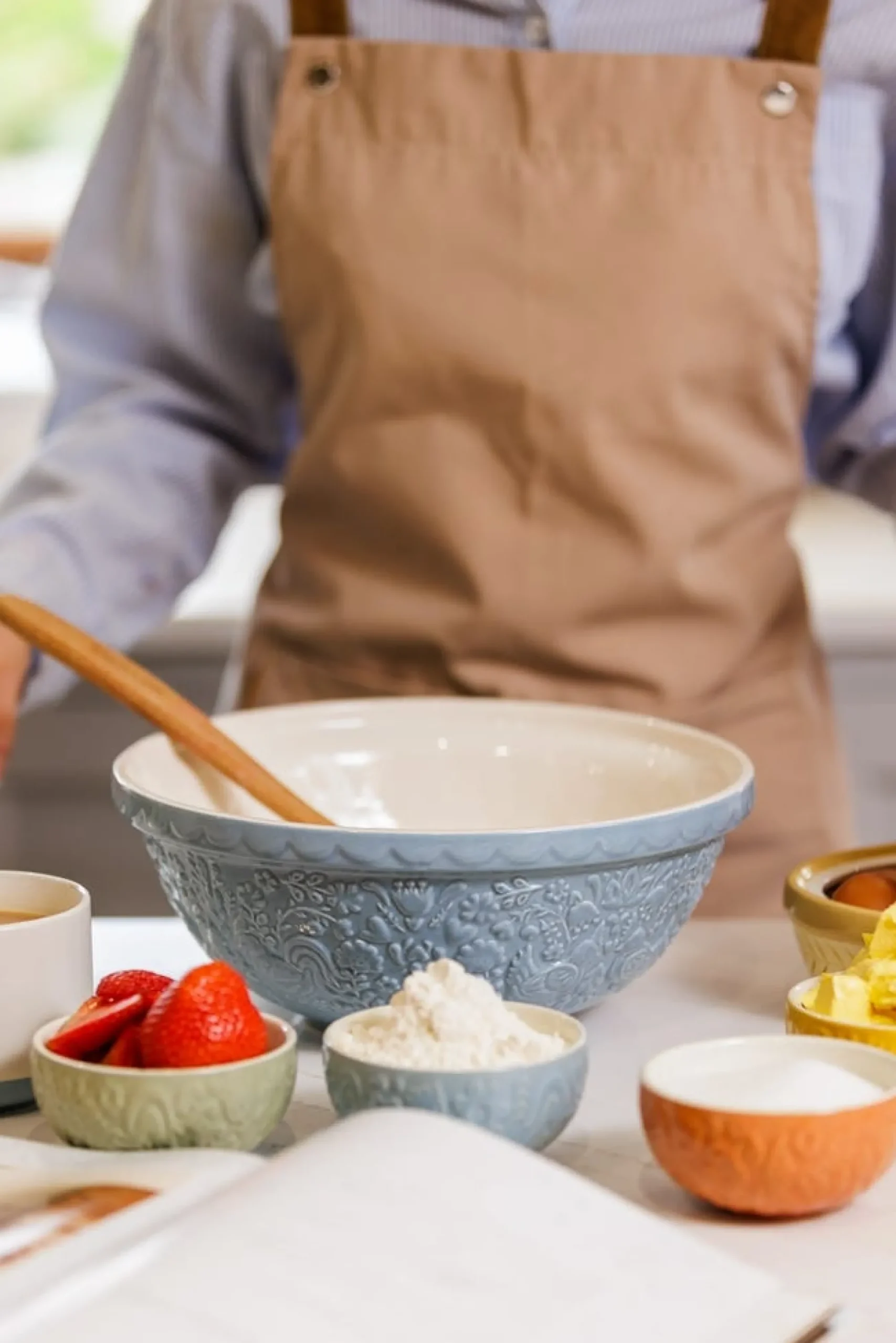 Home To Roost Mixing Bowls>Mason Cash Home To Roost S18 Blue Mixing Bowl 26cm